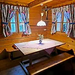Hochhalt Hütte Chalet