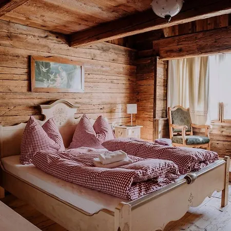 Hochhalt Huette Dağ evi