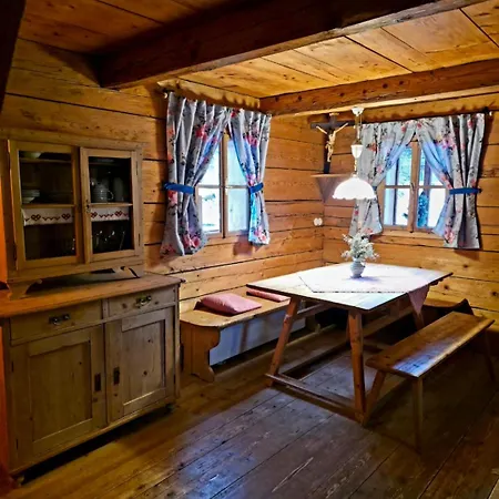 Hochhalt Huette * アプテナウ