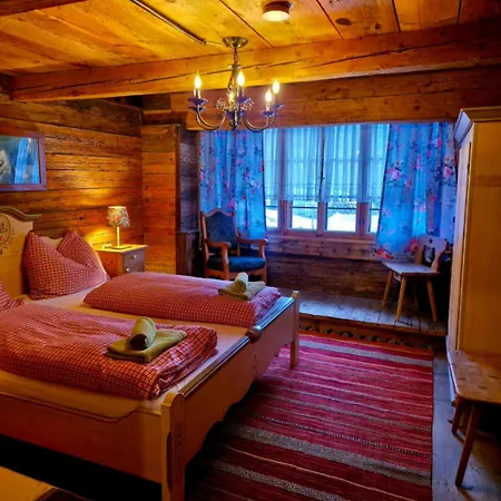 Hochhalt Huette シャレー *