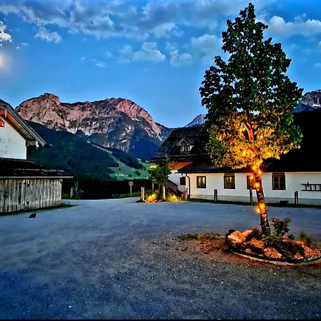 Chalet Hochhalt Hütte *